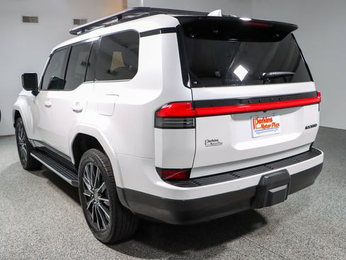 Used 2024 Lexus GX 550 w/ Accessory Package (31) AWD/4WD image 9