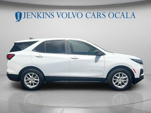 Used 2022 Chevrolet Equinox LS w/ LS Convenience Package AWD/4WD image 2