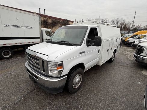 Used 2021 Ford E-350 and Econoline 350 Super Duty w/ Power Windows & Locks Group RWD image 8