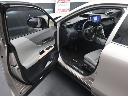 Used 2024 Toyota Venza Limited AWD/4WD image 21