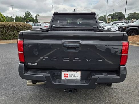 Used 2025 Toyota Tacoma SR5 AWD/4WD image 11