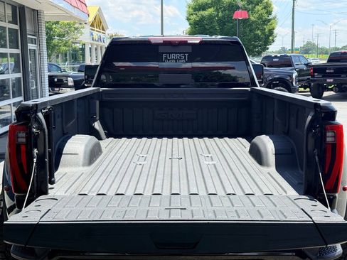 Used 2025 GMC Sierra 3500 Denali w/ Denali Reserve Package AWD/4WD image 10