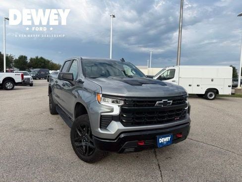 Used 2024 Chevrolet Silverado 1500 LT Trail Boss w/ Convenience Package II AWD/4WD image 2