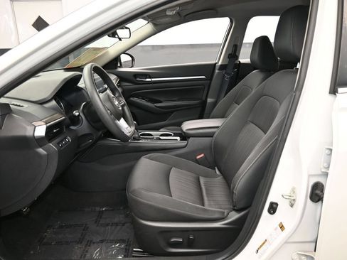 Used 2023 Nissan Altima 2.5 SV FWD image 11
