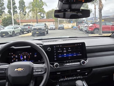 Used 2024 Chevrolet Colorado W/T w/ Technology Package image 33