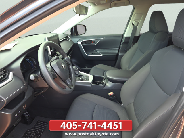 Used 2025 Toyota RAV4 LE AWD/4WD image 14