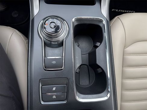 Used 2020 Ford Fusion SEL image 24