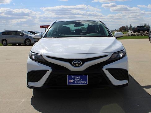 Used 2024 Toyota Camry SE FWD image 2