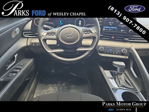 Used 2021 Hyundai Elantra SEL w/ Convenience Package FWD image 11