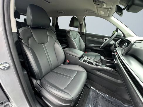 Certified 2025 Kia Sorento S AWD/4WD image 15
