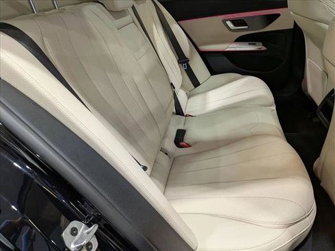 Used 2026 Mercedes-Benz E 350 Sedan image 21