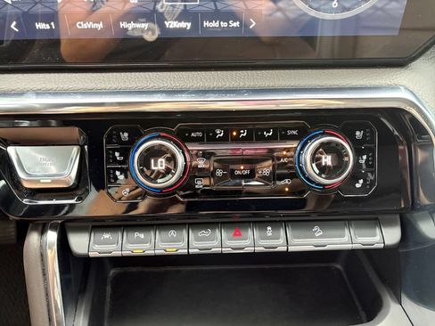 Used 2025 GMC Sierra 1500 Denali AWD/4WD image 28