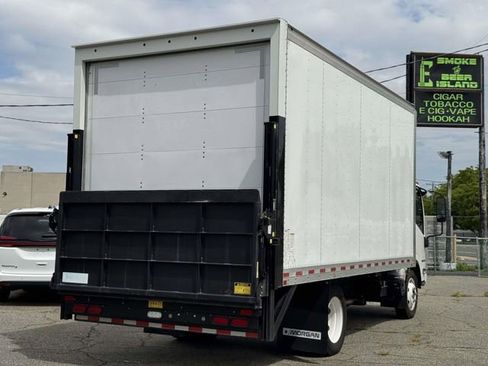 Used 2020 Isuzu NPR RWD image 12
