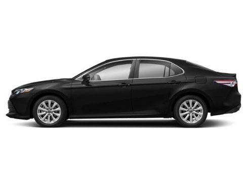 Used 2020 Toyota Camry LE image 3