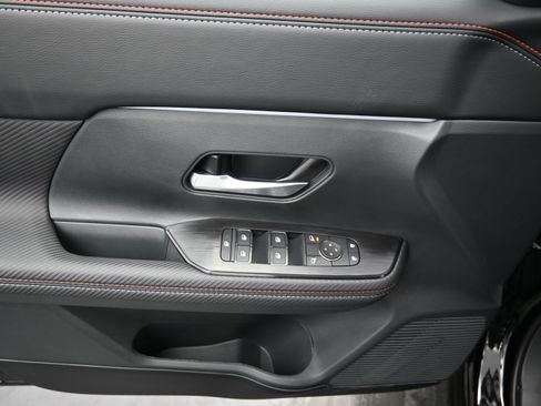 New 2025 Nissan Kicks SR image 11