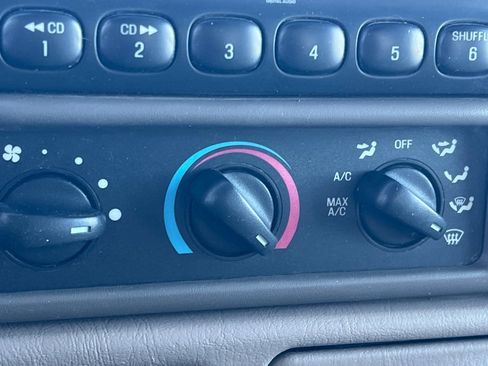 Used 2004 Ford F350 Lariat image 19