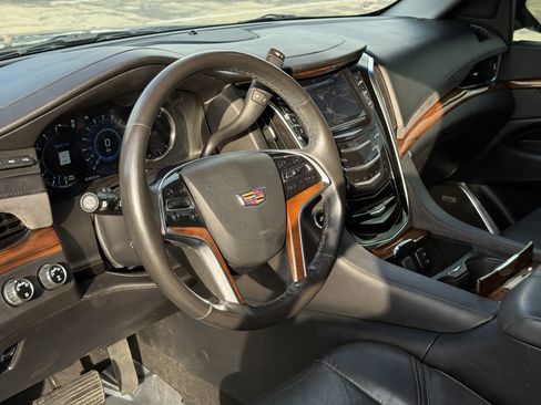 Used 2017 Cadillac Escalade Premium Luxury image 13