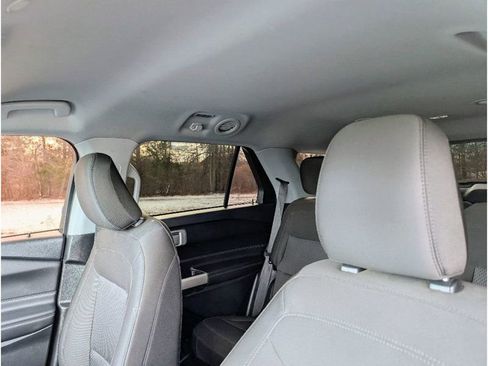 Used 2023 Ford Explorer XLT image 15