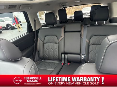 New 2026 Nissan Pathfinder Platinum image 28