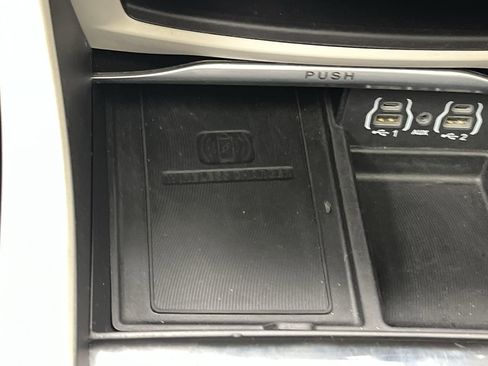 Used 2023 Chrysler Pacifica Limited image 27