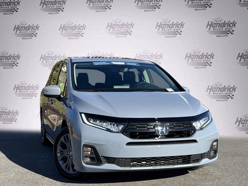 Used 2025 Honda Odyssey Touring image 2