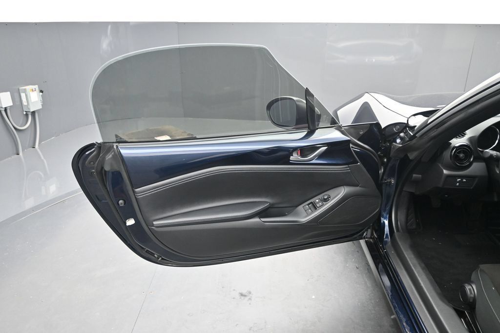 Used 2025 MAZDA MX-5 Miata Club RWD image 4