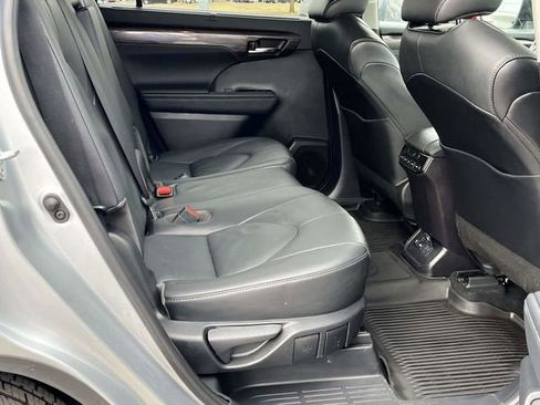 Used 2021 Toyota Highlander Limited image 24
