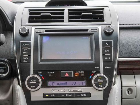 Used 2012 Toyota Camry XLE w/ Leather Pkg image 14