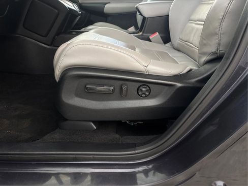 Used 2018 Honda CR-V Touring image 24