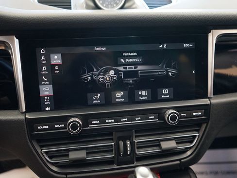 Used 2019 Porsche Macan AWD/4WD image 38
