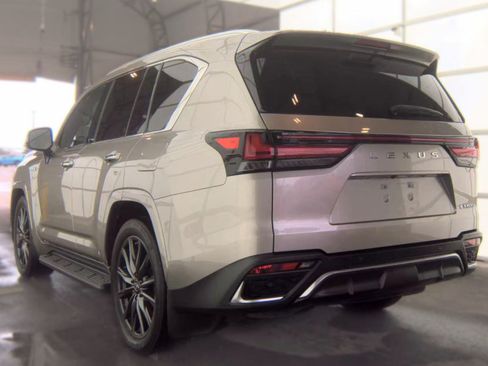 Used 2023 Lexus LX 600 F Sport w/ Accessory Package (Z1) AWD/4WD image 4