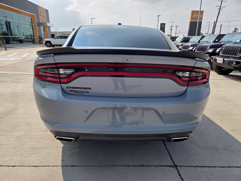 Used 2021 Dodge Charger SXT w/ Blacktop Package RWD image 4