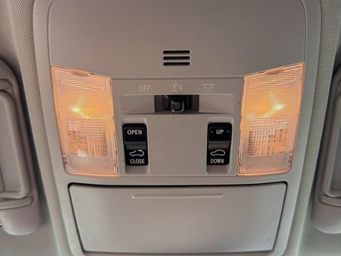 Used 2018 Toyota RAV4 Limited image 28