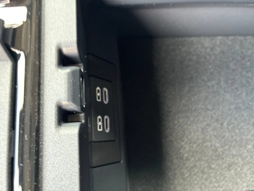 New 2026 Toyota Prius Plug-In Hybrid FWD image 32