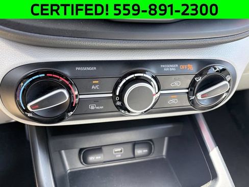 Certified 2025 Kia Soul LX w/ LX Technology Package FWD image 17