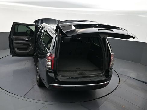 Used 2023 Chevrolet Suburban LT w/ LT Signature Package image 32