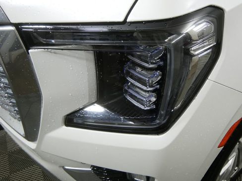 Used 2024 GMC Yukon XL Denali w/ Denali Reserve Package image 9