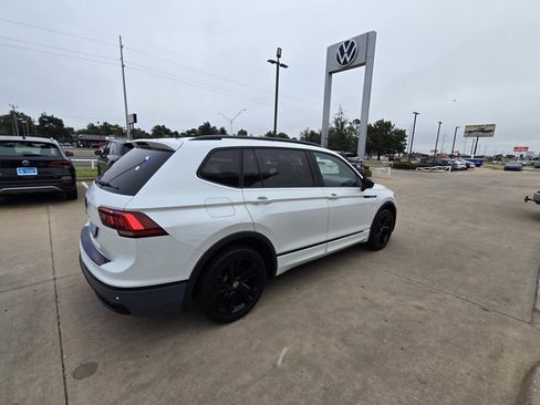 Used 2023 Volkswagen Tiguan SE R-Line image 7