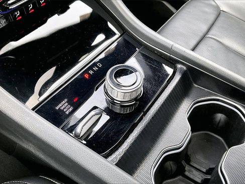 Certified 2024 Jeep Grand Cherokee L Limited w/ Luxury Tech Group II image 33