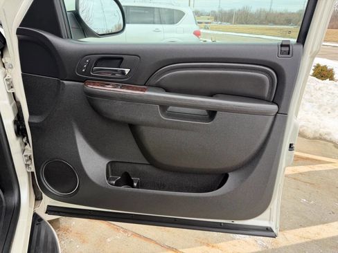 Used 2014 GMC Yukon XL Denali image 28