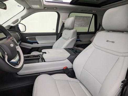 New 2025 Ford Expedition Platinum image 2