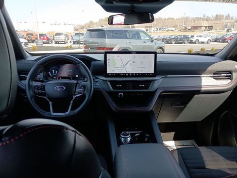 Used 2025 Ford Explorer ST-Line w/ ST-Line Street Pack image 10