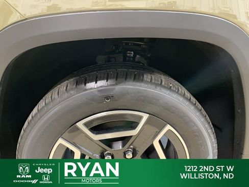 New 2026 Jeep Cherokee Laredo AWD/4WD image 15