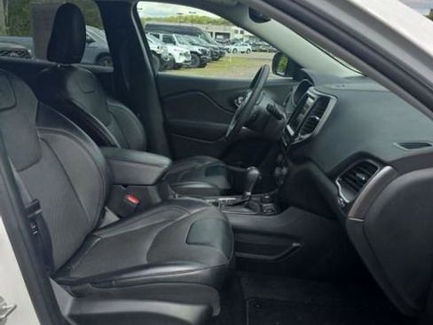 Used 2022 Jeep Cherokee Latitude Lux w/ Sun & Sound Group AWD/4WD image 2