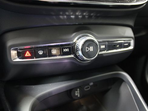 Used 2023 Volvo XC40 B4 Ultimate FWD image 16