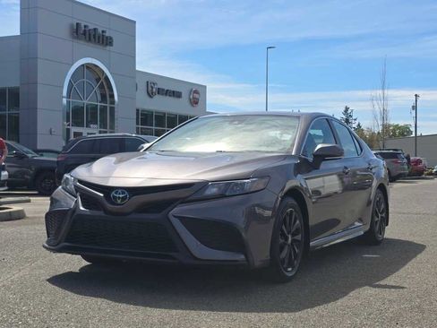 Used 2023 Toyota Camry SE FWD image 1
