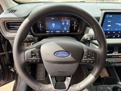 Used 2025 Ford Maverick Lobo AWD/4WD image 12