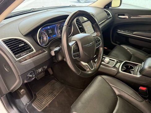 Used 2019 Chrysler 300 Limited image 11