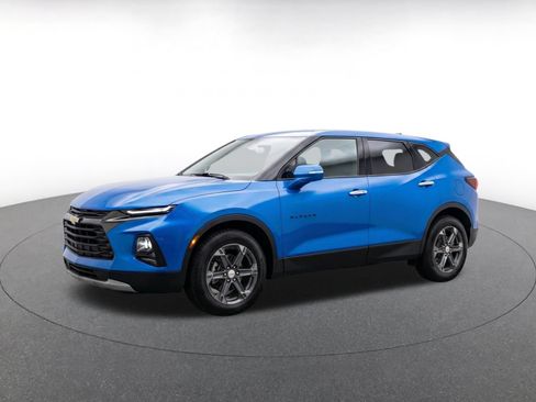 Used 2025 Chevrolet Blazer LT FWD image 3
