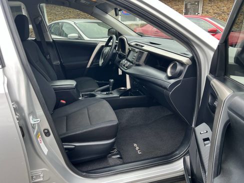 Used 2015 Toyota RAV4 LE image 9